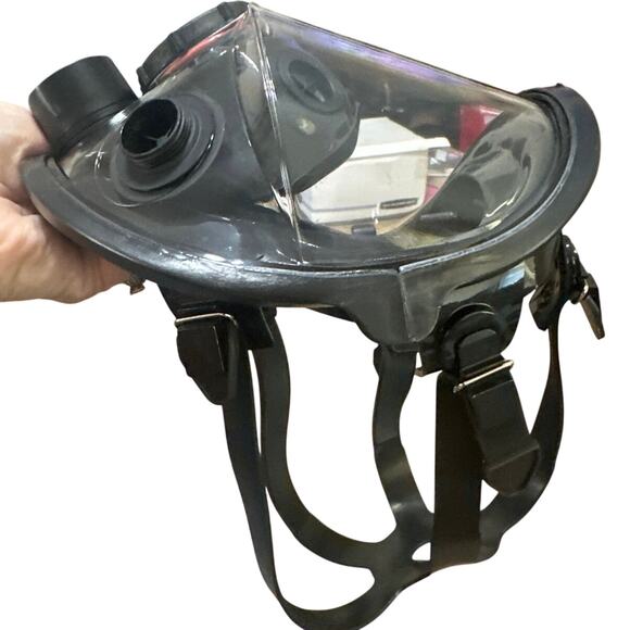 Honeywell 76008AS Series Full Face Respirator P/N 80802 is a Medium/Large size - Picture 8 of 8